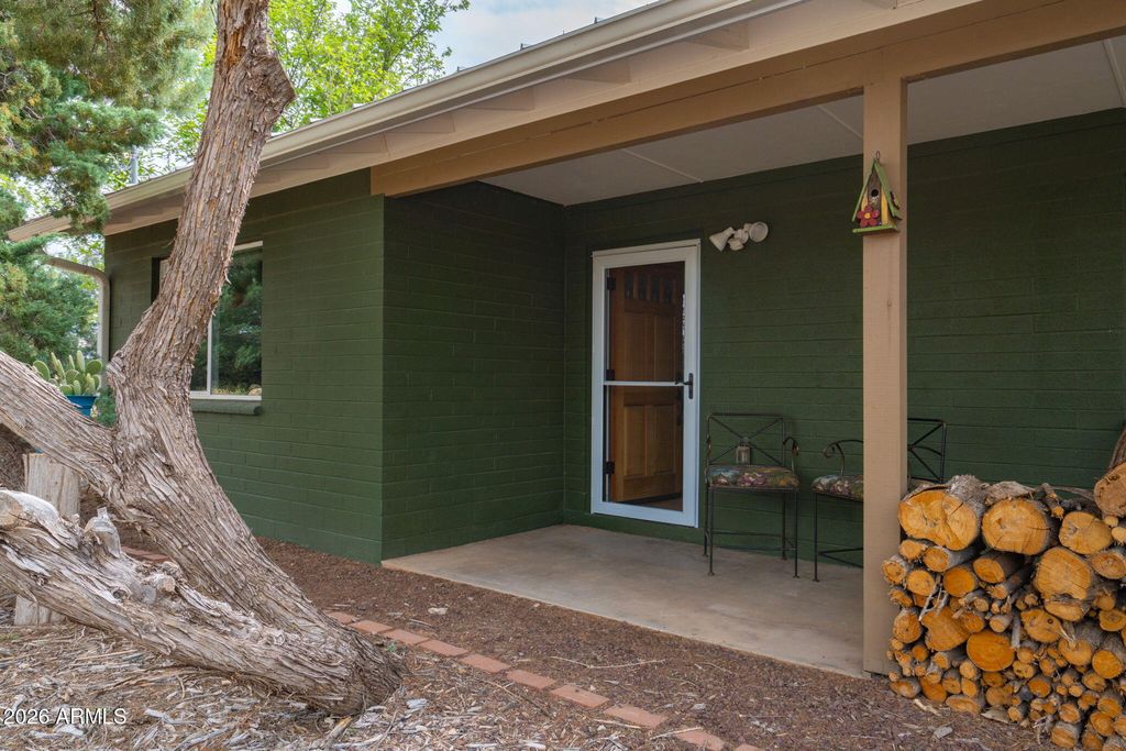 Image 5 of property listing at 3355 S OWL SLICK Road, Cornville, AZ 86325