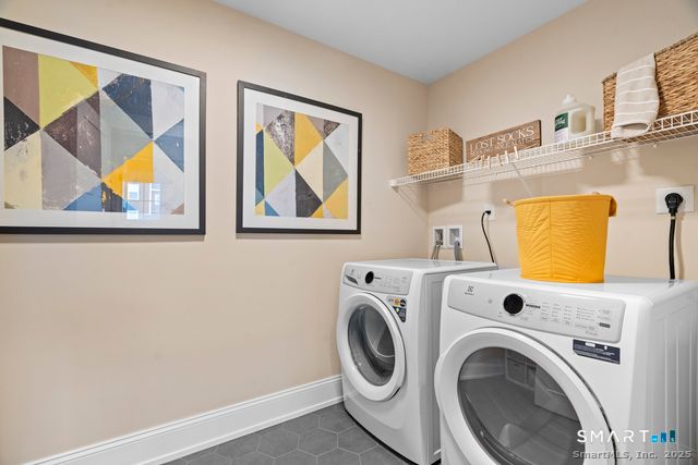 27 Soderman Way 27, Cheshire, CT 06410