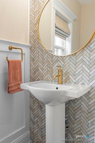 27 Soderman Way 27, Cheshire, CT 06410