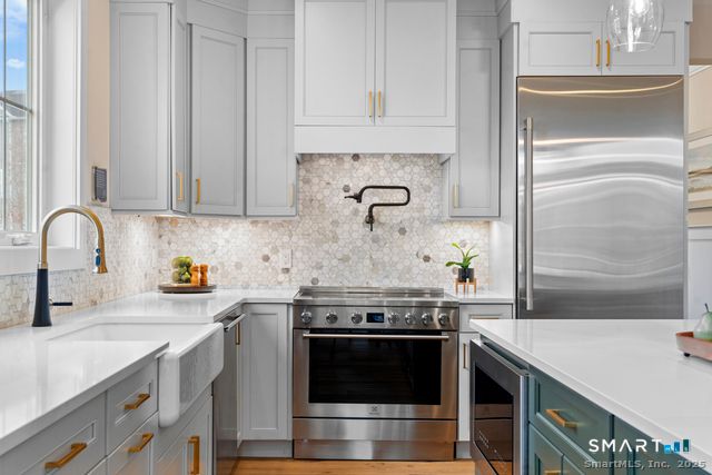 27 Soderman Way 27, Cheshire, CT 06410