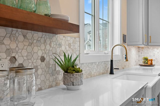 27 Soderman Way 27, Cheshire, CT 06410