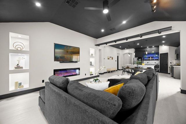 18528 Blue Pond DR, Pflugerville, TX 78660