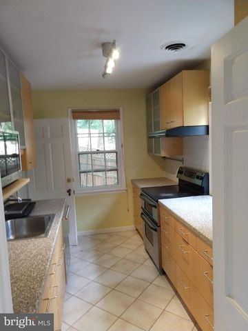6821 BARR RD, Bethesda, MD 20816