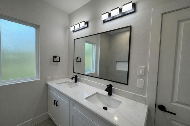 328 Janisch D, Houston, TX 77018