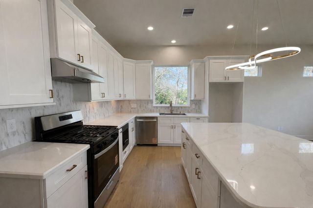 328 Janisch D, Houston, TX 77018