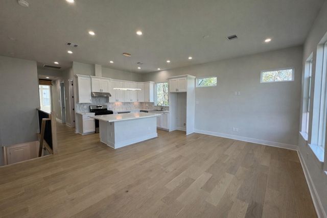 328 Janisch D, Houston, TX 77018