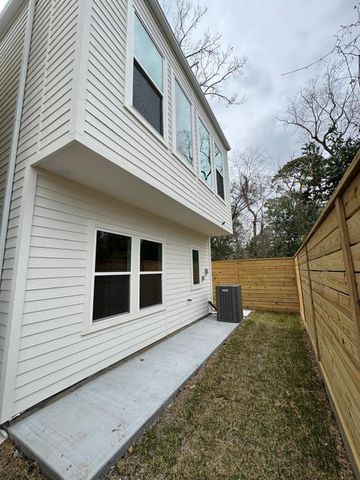 328 Janisch D, Houston, TX 77018