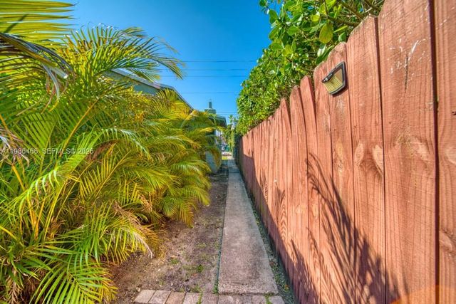 3353 SW 23rd Ter 3355, Miami, FL 33145