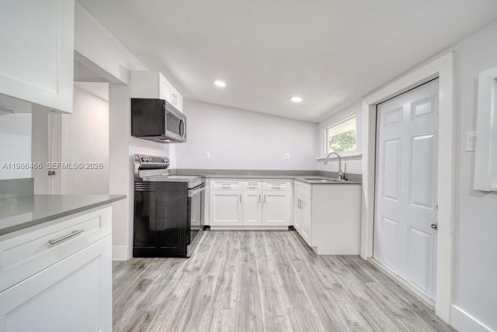 3353 SW 23rd Ter 3355, Miami, FL 33145