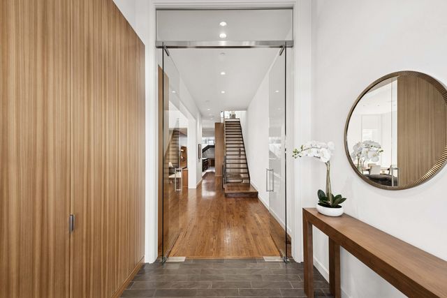 53 E Bellevue Place, Chicago, IL 60611