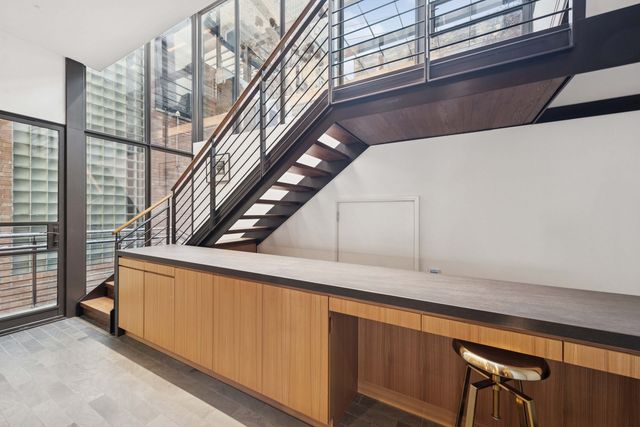 53 E Bellevue Place, Chicago, IL 60611