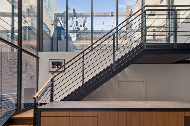 53 E Bellevue Place, Chicago, IL 60611