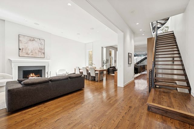 53 E Bellevue Place, Chicago, IL 60611