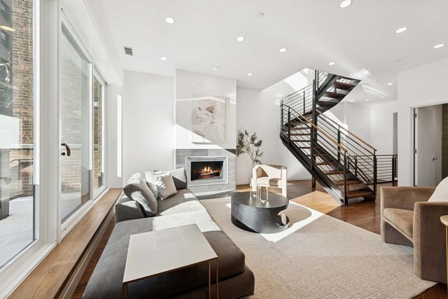 53 E Bellevue Place, Chicago, IL 60611