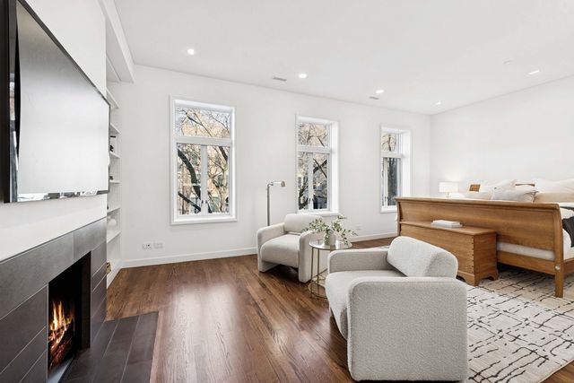 53 E Bellevue Place, Chicago, IL 60611