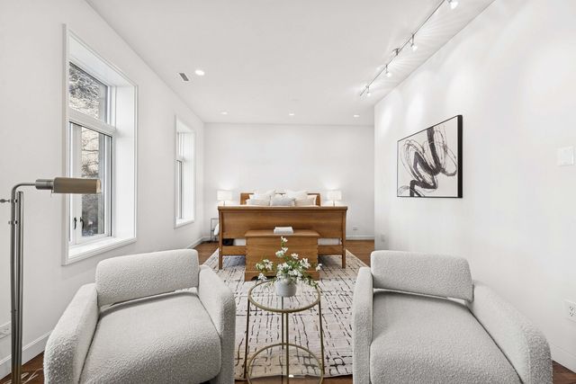 53 E Bellevue Place, Chicago, IL 60611