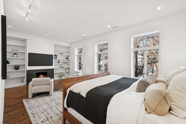 53 E Bellevue Place, Chicago, IL 60611