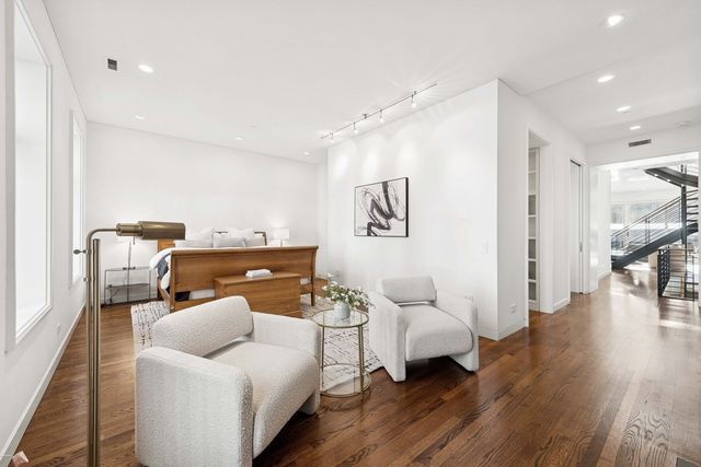 53 E Bellevue Place, Chicago, IL 60611