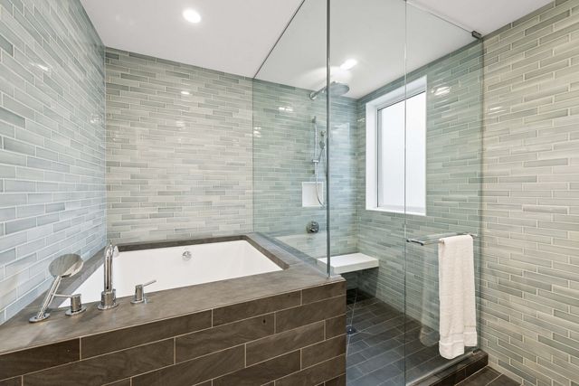 53 E Bellevue Place, Chicago, IL 60611