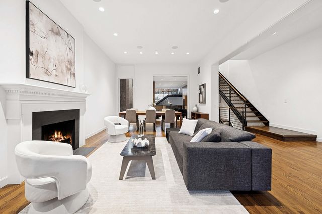 53 E Bellevue Place, Chicago, IL 60611