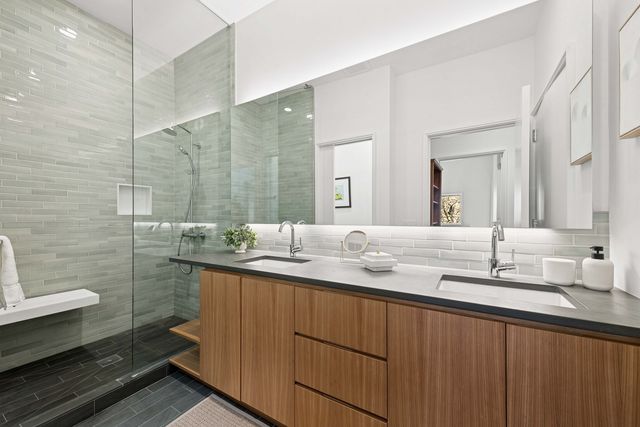 53 E Bellevue Place, Chicago, IL 60611