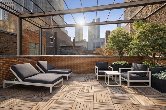 53 E Bellevue Place, Chicago, IL 60611