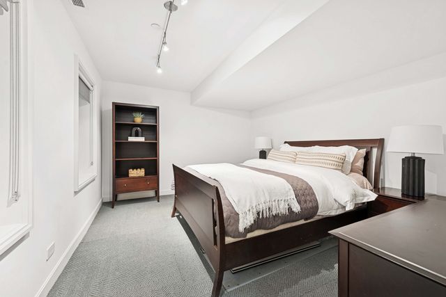 53 E Bellevue Place, Chicago, IL 60611