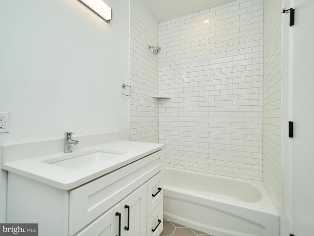 1016 17TH PL NE #203, Washington, DC 20002