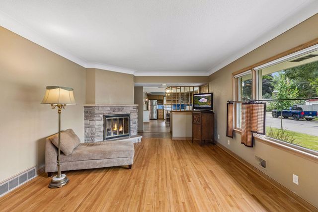 375 Jessamine Avenue W, Saint Paul, MN 55117