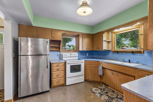 375 Jessamine Avenue W, Saint Paul, MN 55117