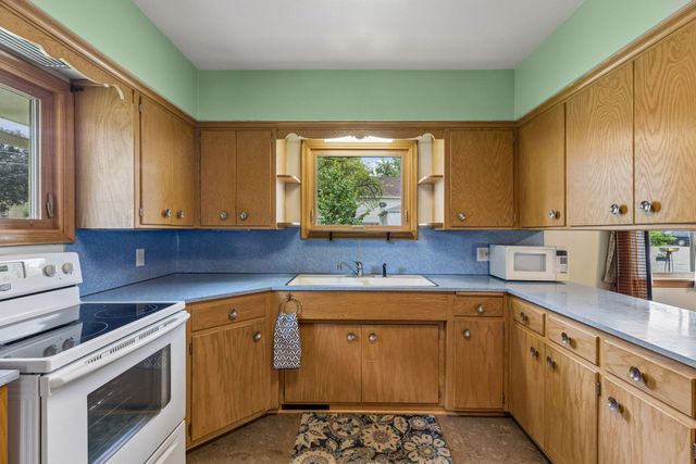 375 Jessamine Avenue W, Saint Paul, MN 55117