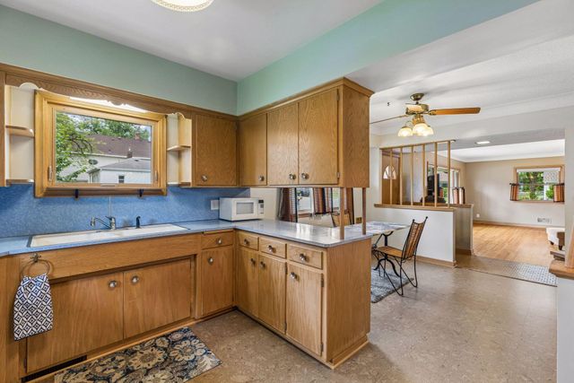 375 Jessamine Avenue W, Saint Paul, MN 55117