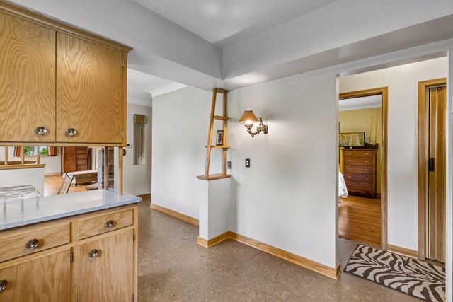 375 Jessamine Avenue W, Saint Paul, MN 55117