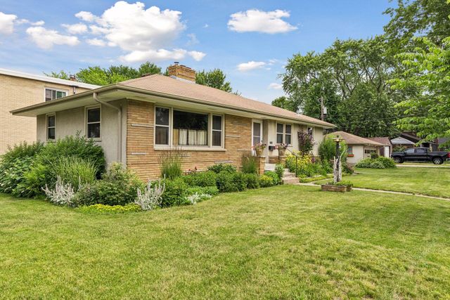 375 Jessamine Avenue W, Saint Paul, MN 55117