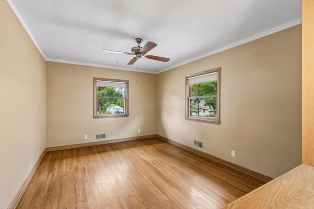 375 Jessamine Avenue W, Saint Paul, MN 55117