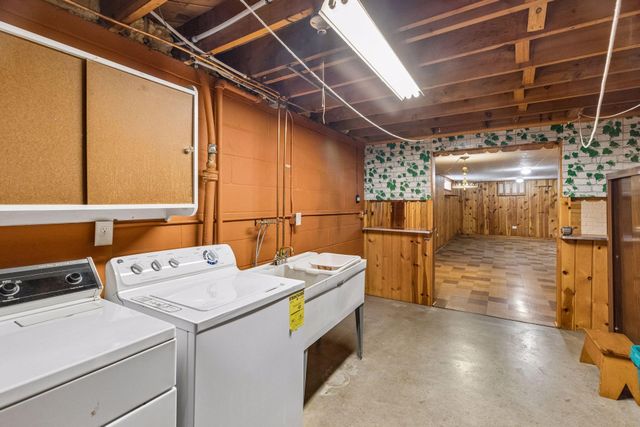 375 Jessamine Avenue W, Saint Paul, MN 55117