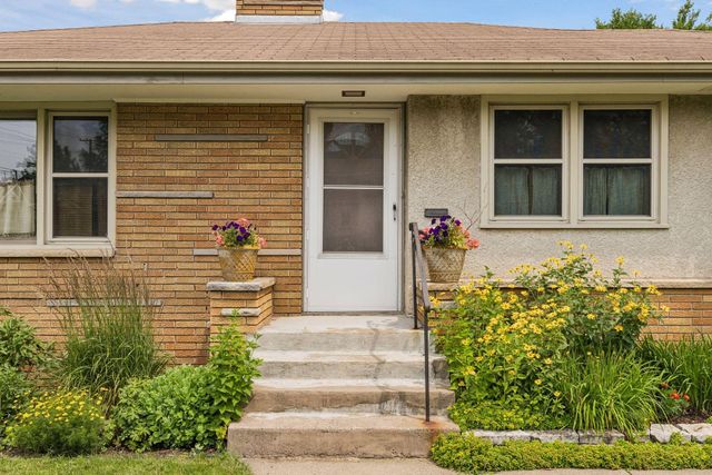 375 Jessamine Avenue W, Saint Paul, MN 55117