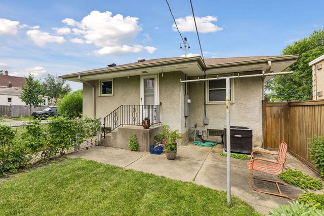 375 Jessamine Avenue W, Saint Paul, MN 55117