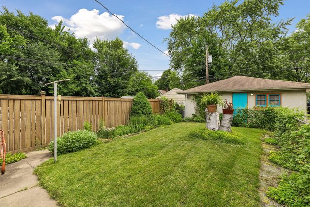 375 Jessamine Avenue W, Saint Paul, MN 55117