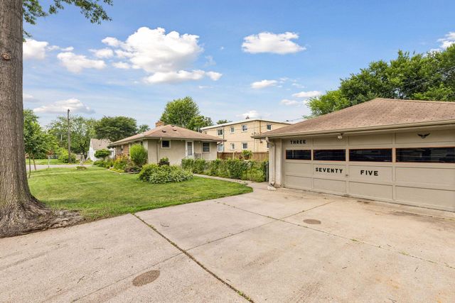 375 Jessamine Avenue W, Saint Paul, MN 55117