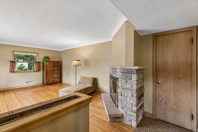 375 Jessamine Avenue W, Saint Paul, MN 55117