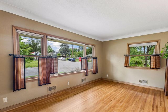 375 Jessamine Avenue W, Saint Paul, MN 55117