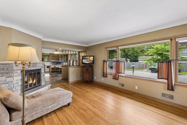 375 Jessamine Avenue W, Saint Paul, MN 55117