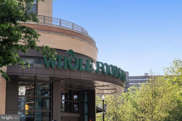 2405 S QUEEN ST, Arlington, VA 22202