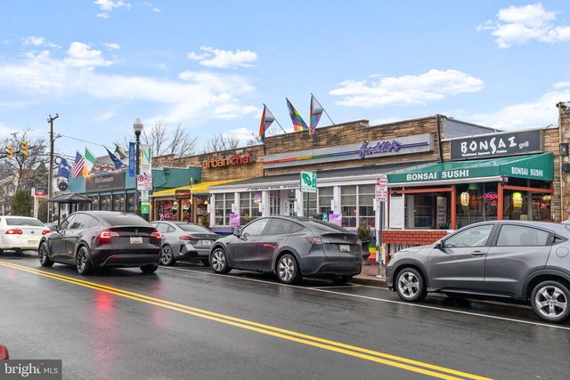 2405 S QUEEN ST, Arlington, VA 22202