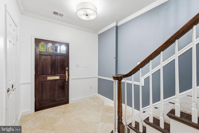 2405 S QUEEN ST, Arlington, VA 22202
