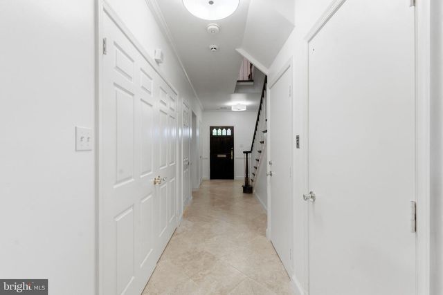 2405 S QUEEN ST, Arlington, VA 22202