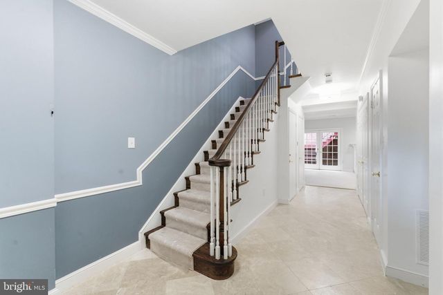 2405 S QUEEN ST, Arlington, VA 22202