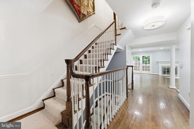 2405 S QUEEN ST, Arlington, VA 22202