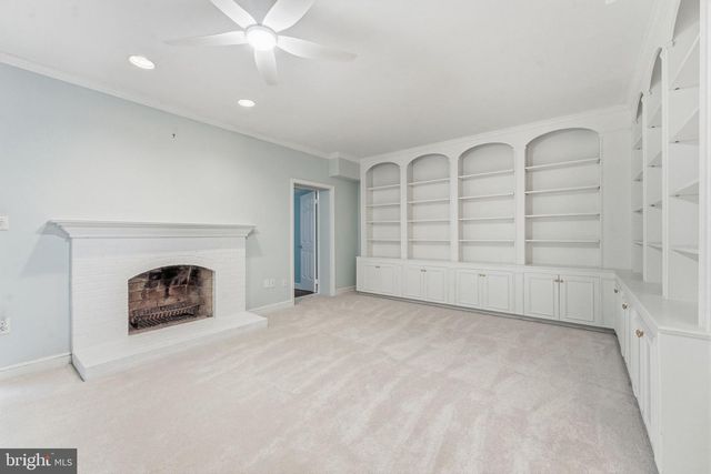2405 S QUEEN ST, Arlington, VA 22202